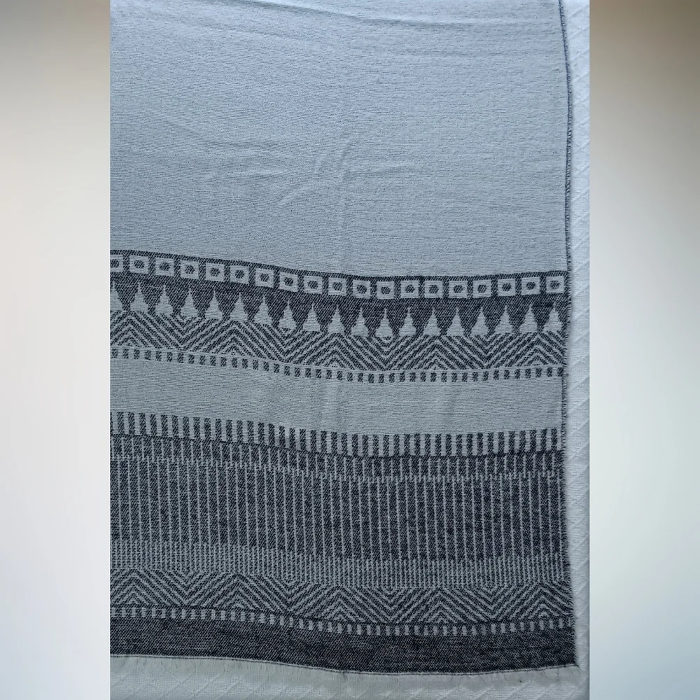 Gentle Fawn Woven Shawl with Fringe Black and White Reversible OS